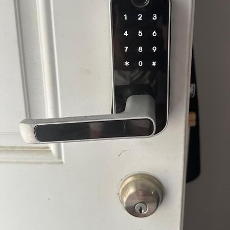 Private Room And Bathroom 普罗维登斯 外观 照片